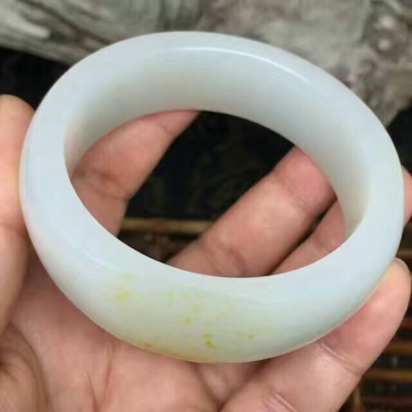 ֬